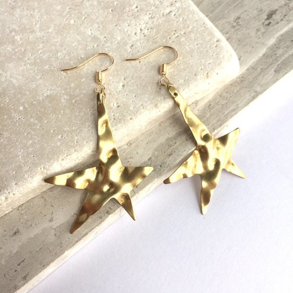 Long Wavy Gold Star Earrings - Picture 4 of 4